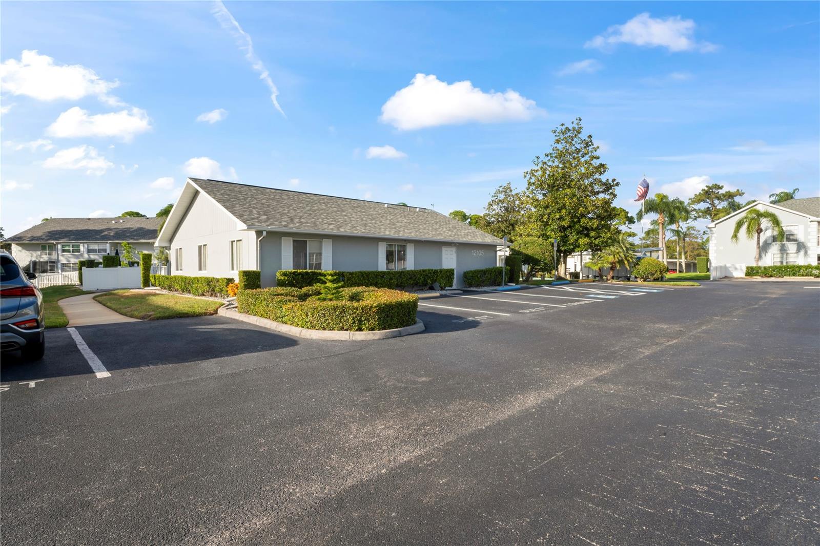 HILLSIDE CONDO - Residential