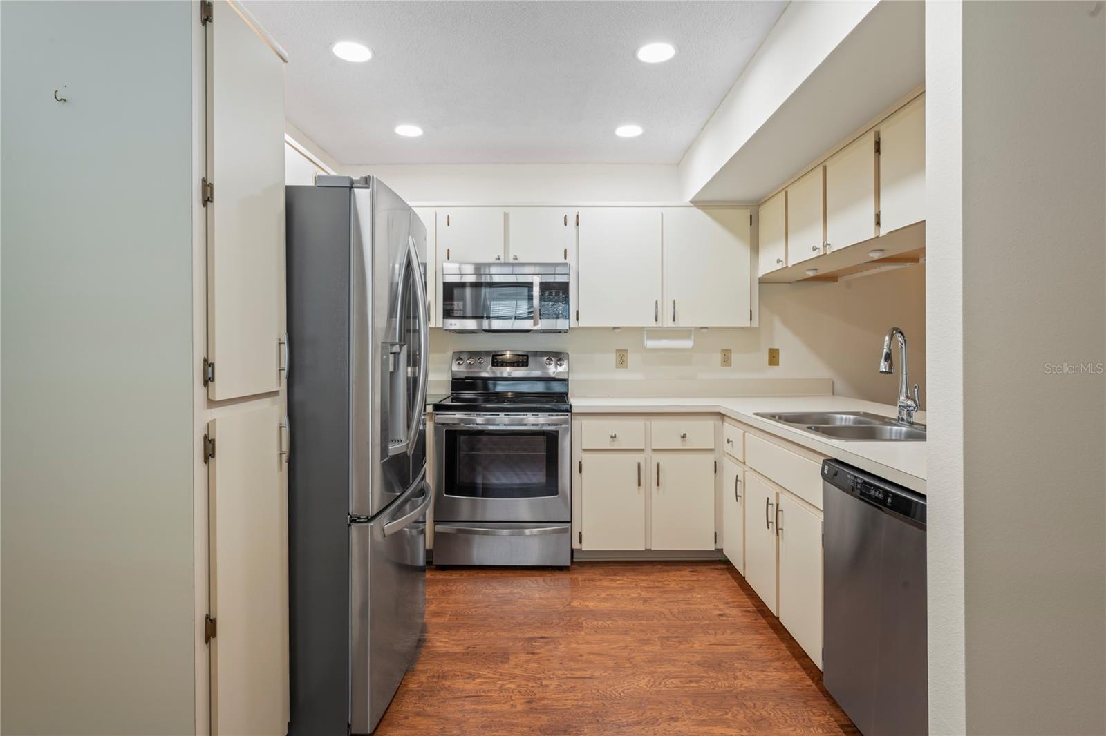 HILLSIDE CONDO - Residential