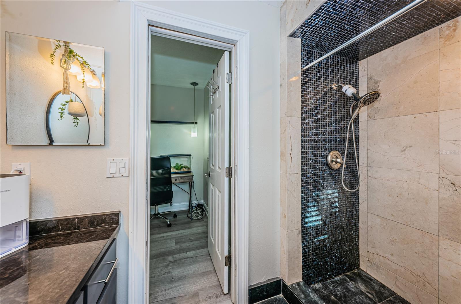 YOUNGS SUB DE LUXE - Residential