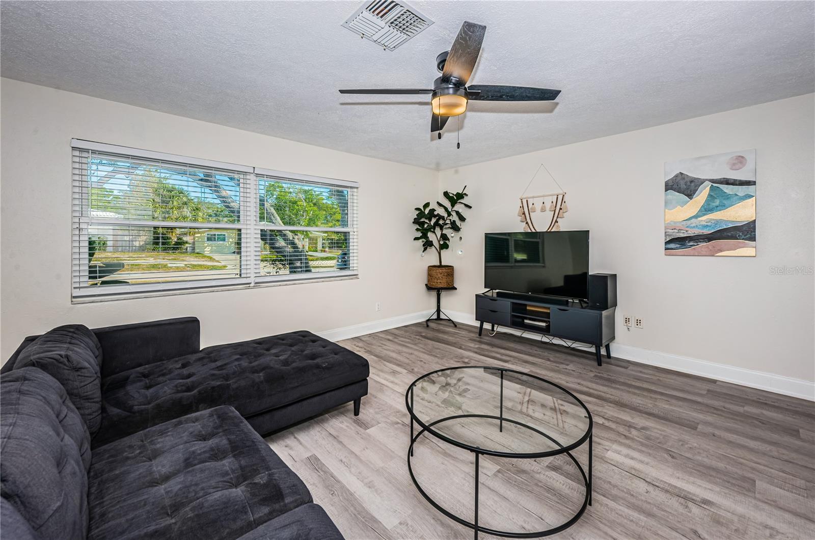 YOUNGS SUB DE LUXE - Residential