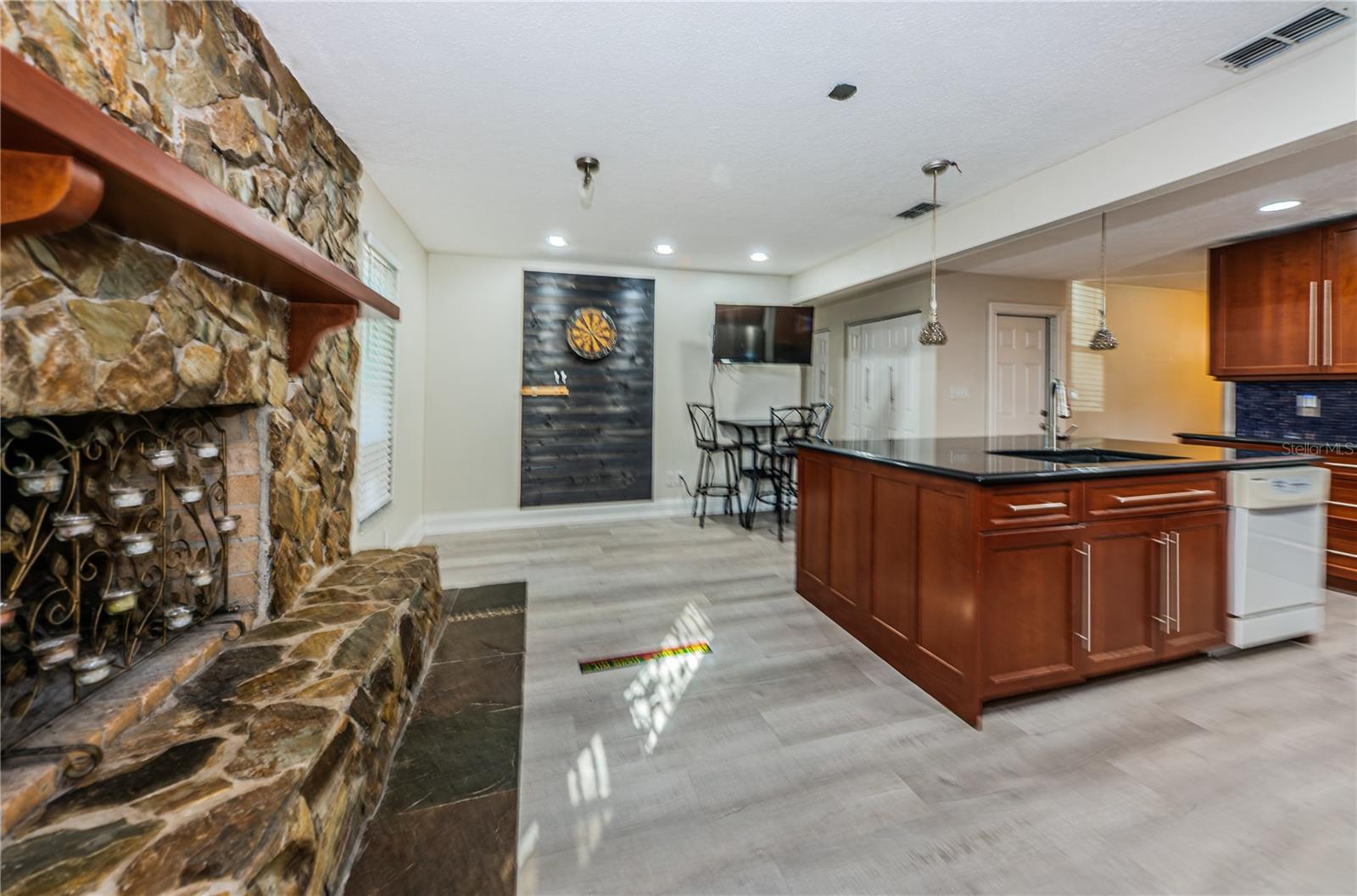 YOUNGS SUB DE LUXE - Residential