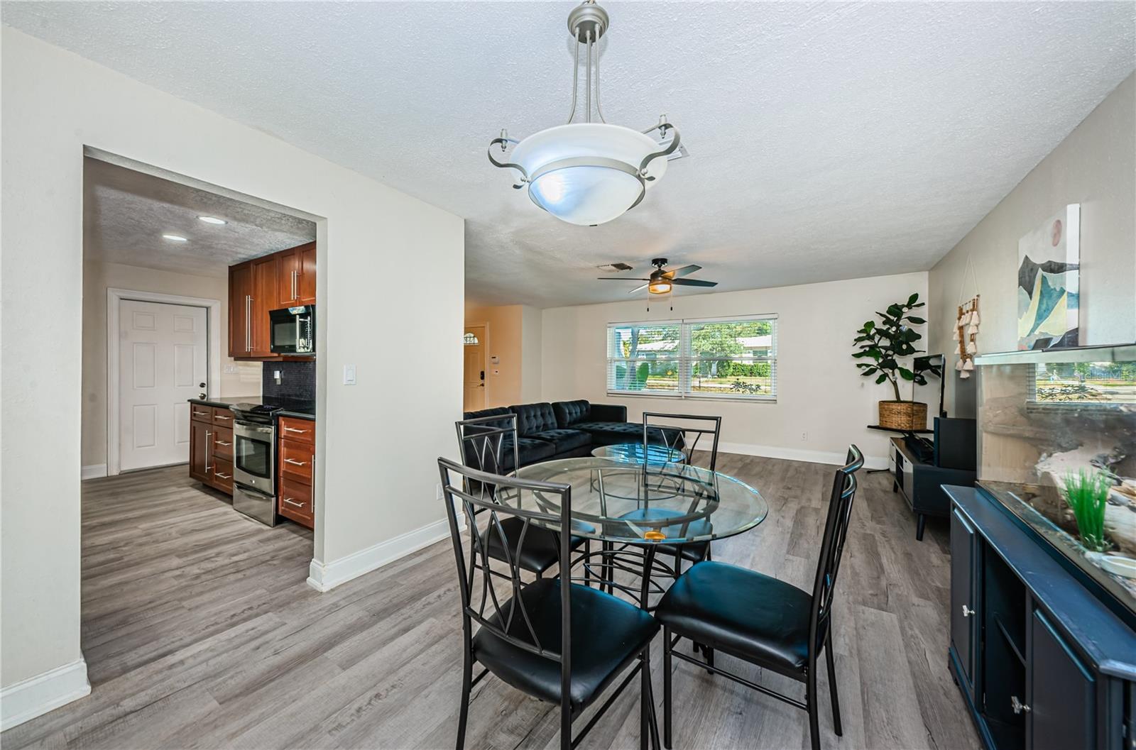 YOUNGS SUB DE LUXE - Residential