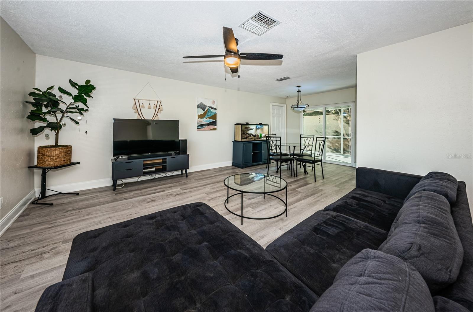 YOUNGS SUB DE LUXE - Residential