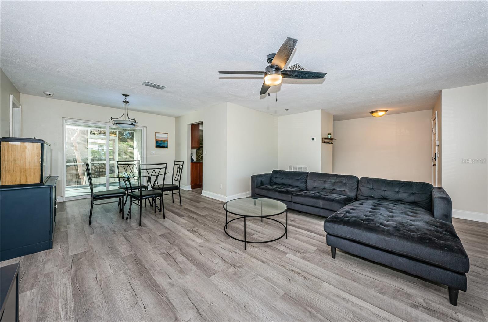 YOUNGS SUB DE LUXE - Residential