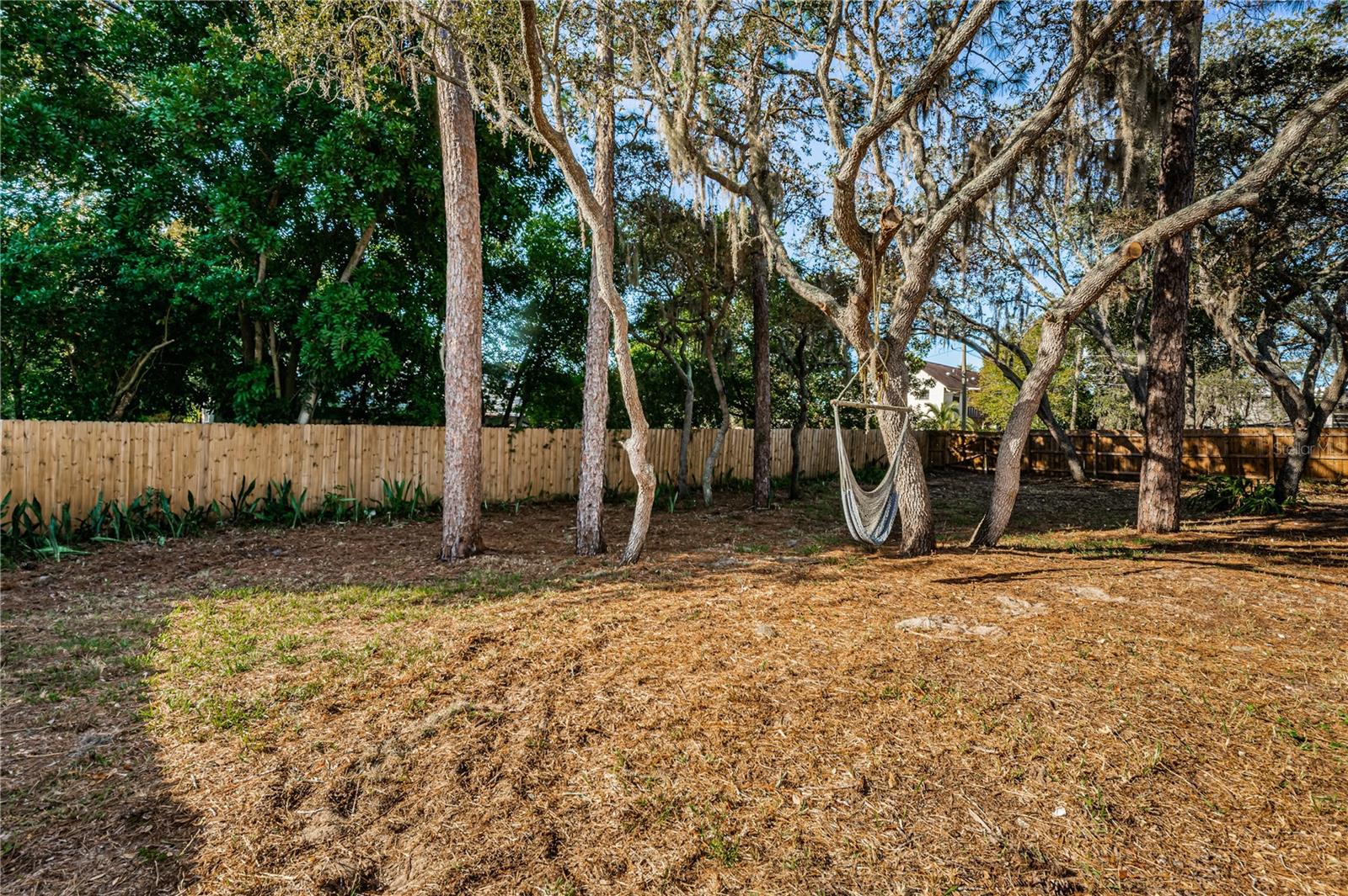 YOUNGS SUB DE LUXE - Residential