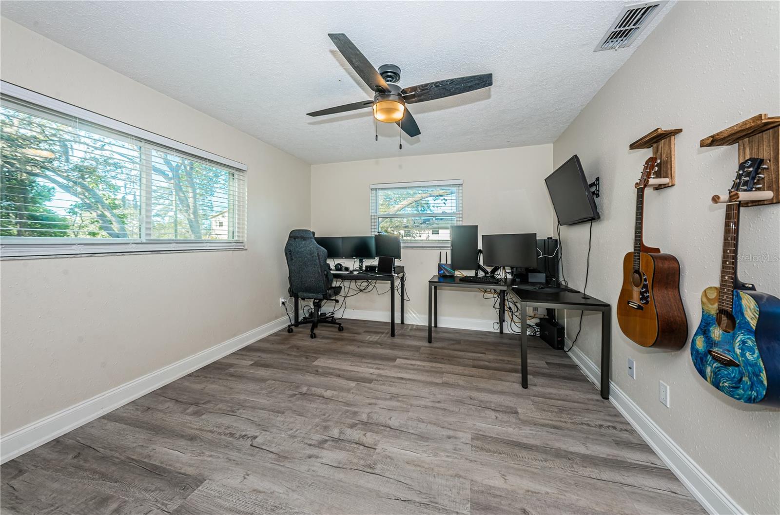 YOUNGS SUB DE LUXE - Residential