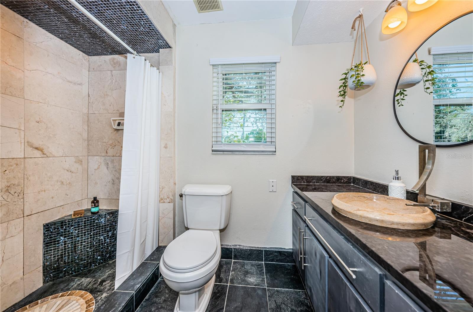 YOUNGS SUB DE LUXE - Residential