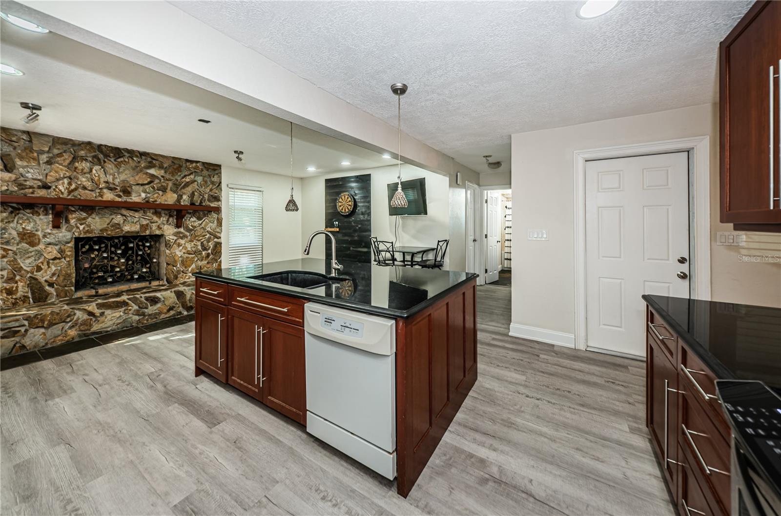 YOUNGS SUB DE LUXE - Residential