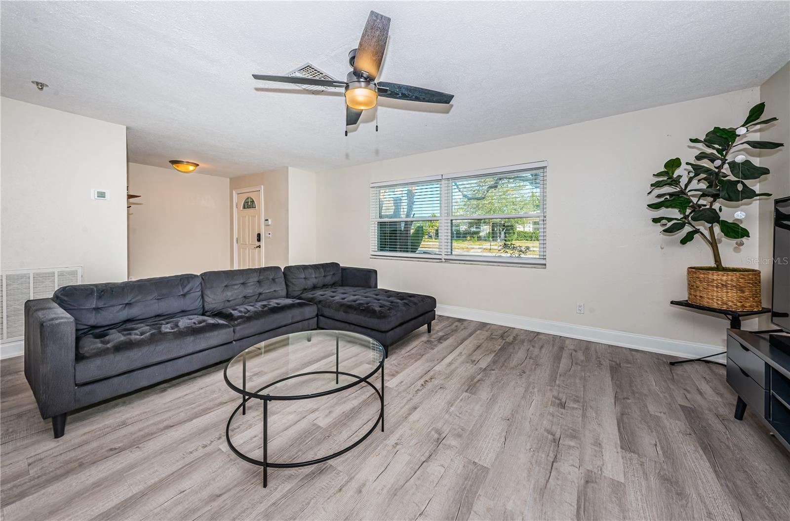 YOUNGS SUB DE LUXE - Residential