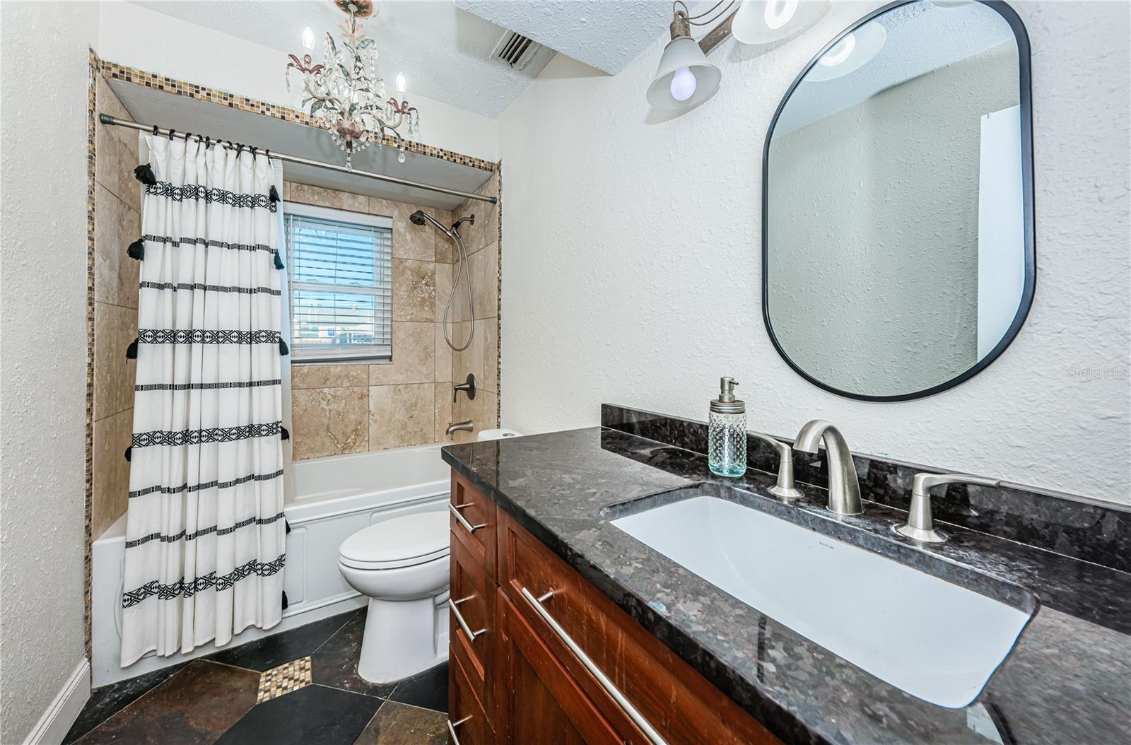 YOUNGS SUB DE LUXE - Residential