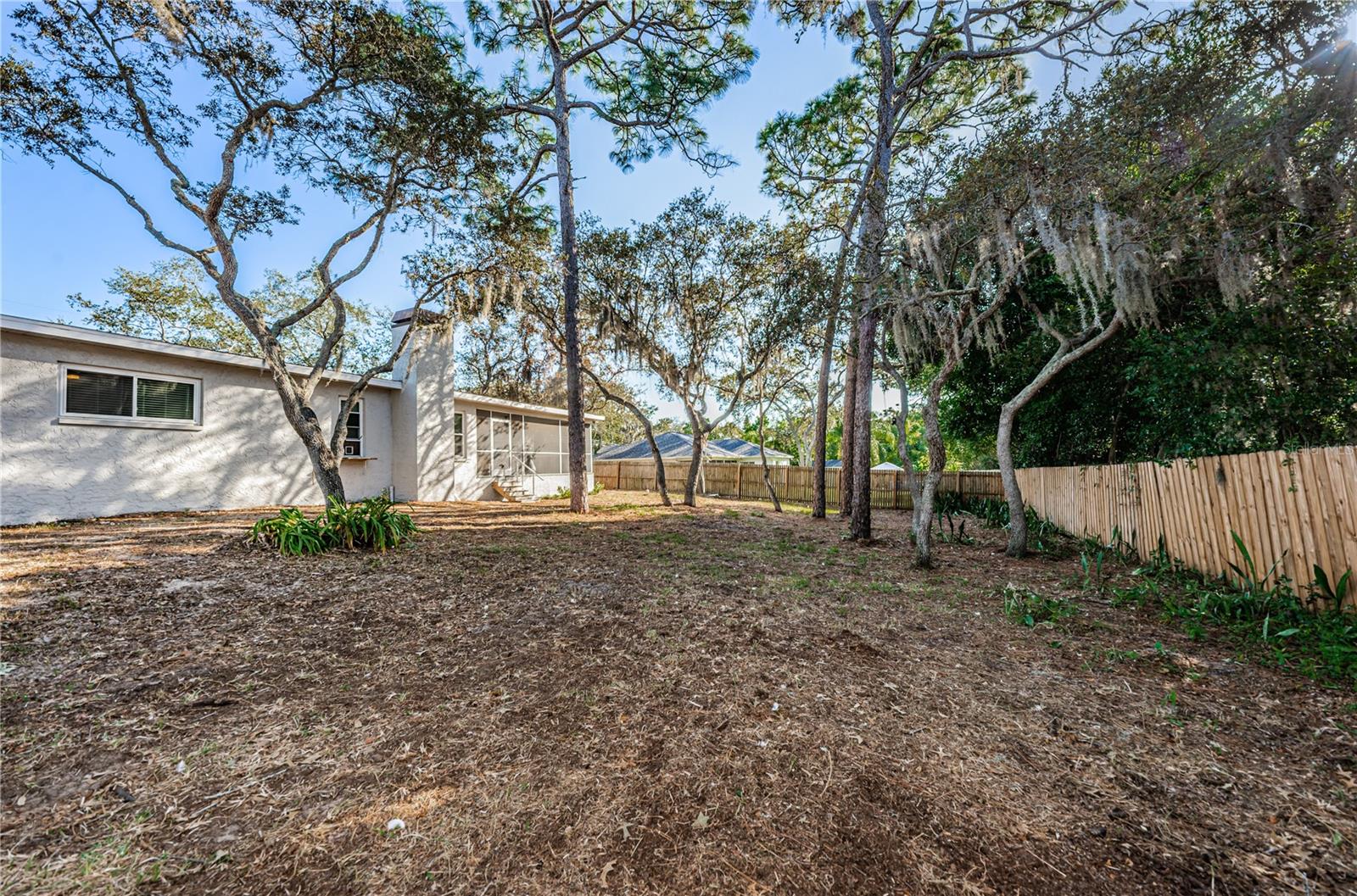 YOUNGS SUB DE LUXE - Residential