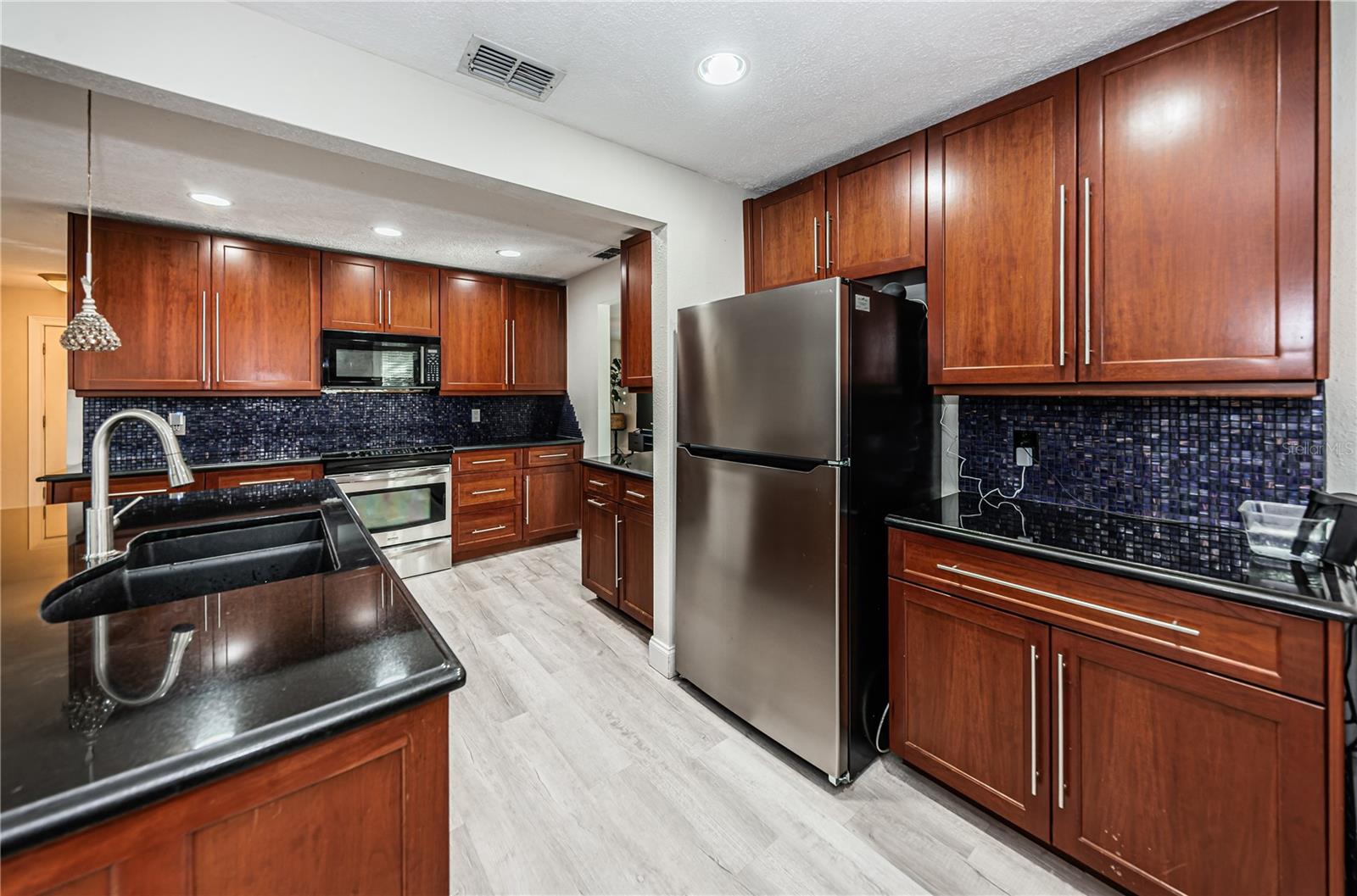 YOUNGS SUB DE LUXE - Residential