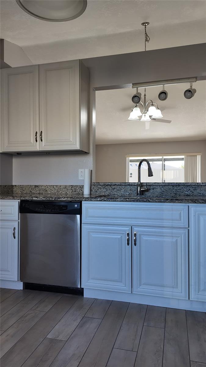 CREEKSIDE VILLAS AT MEADOW WOODS - Residential Lease