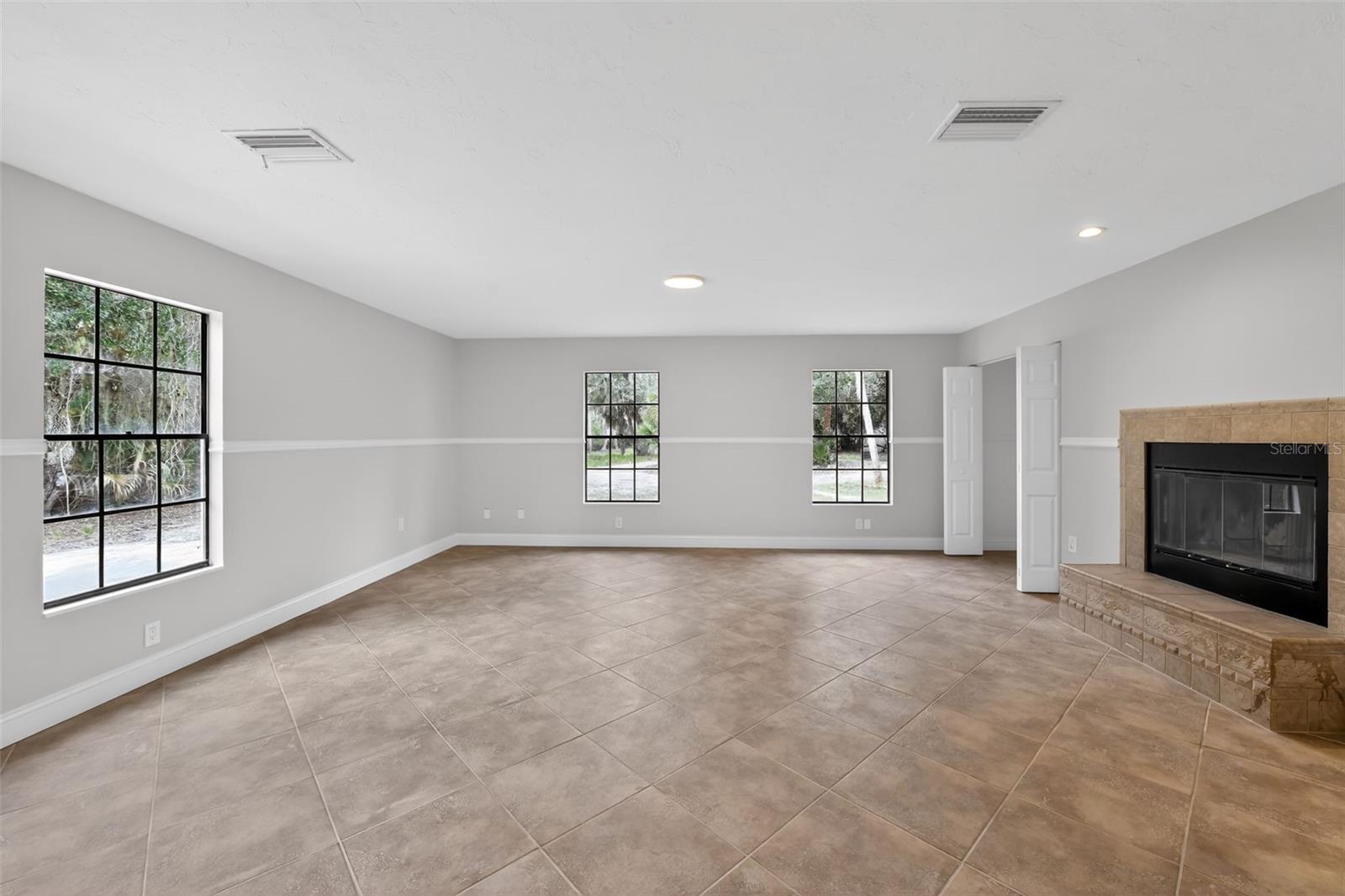 HIDDEN RIVER - Residential