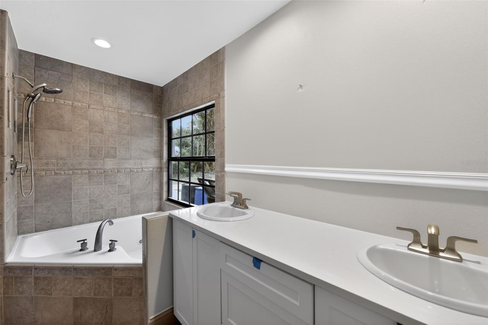 HIDDEN RIVER - Residential