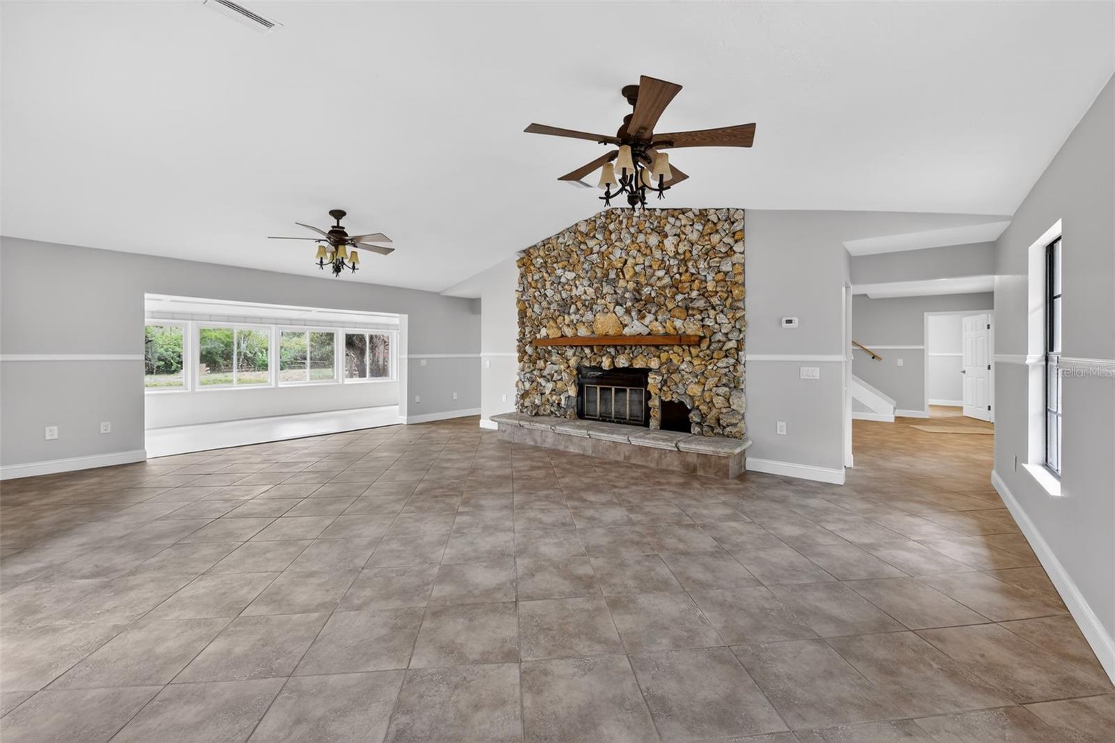 HIDDEN RIVER - Residential