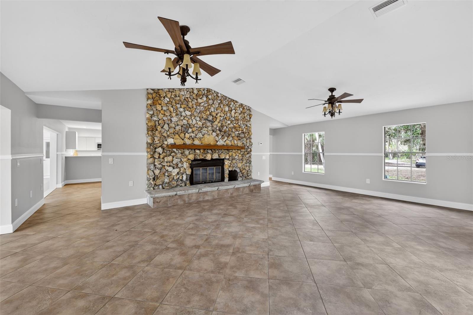 HIDDEN RIVER - Residential