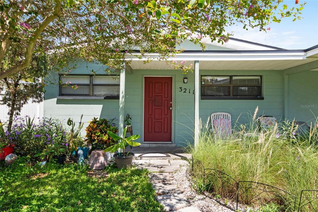 Photo of 3211 W Pearl Avenue, Tampa, FL 33611 (MLS # TB8460734)