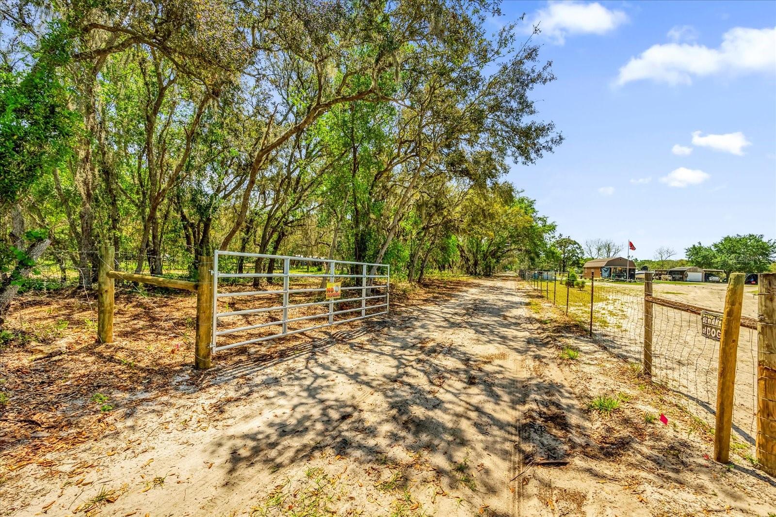 ACREAGE - Land
