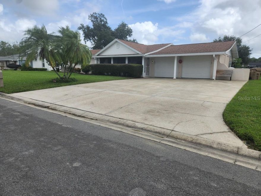 Welcome to a beautifully updated waterfront home designed for comfort, peace of mind, and the perfect Florida lifestyle on a double lot!
This property has been thoughtfully upgraded inside and out. Major improvements include a new roof (2021), new foundation piers, new seawall, new garage doors, and a new irrigation pump. Indoors, you’ll find a new 3.5-ton AC system, upgraded electrical wiring, new carpet throughout, and freshly installed countertops. The seller also added a new enclosed addition and closed in the garage wall, expanding the living area to approximately 1,600 sq ft.
Living here means less to worry about and more time to enjoy the lake. The home includes a private boat lift with direct access to the Harris Chain of Lakes, ideal for fishing, cruising, and sunset rides. Even your monthly bills are simplified — the low HOA fee covers the water bill.
This residence blends modern updates with the charm of Florida waterfront living. Whether you’re looking for a full-time home or a weekend retreat, everything is ready for you to move in and start enjoying.