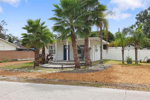 Photo of 519 13th Avenue NW, Largo, FL 33770 (MLS # TB8442640) Photo of 519 13th Avenue NW, Largo, FL 33770 (MLS # TB8442640)