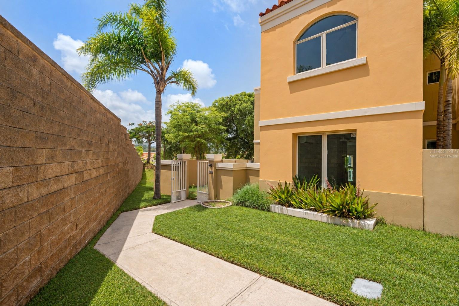 90 CANDELERO DRIVE 49