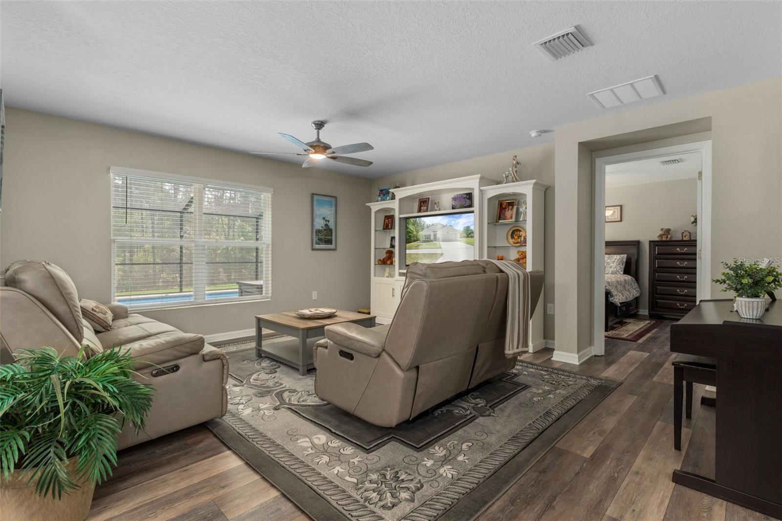 HERNANDO OAKS PH 3 - Residential