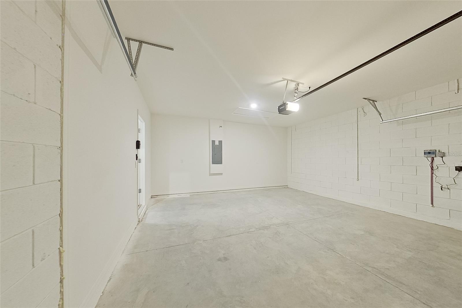 LAKE GRIFFIN RESERVE - Residential Lease