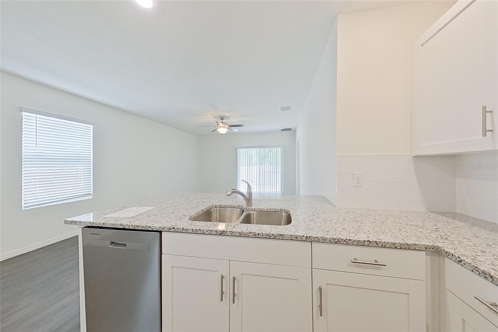 LAKE GRIFFIN RESERVE - Residential Lease