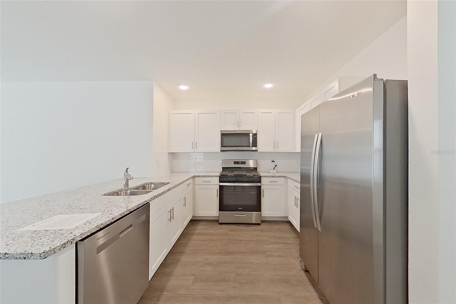 LAKE GRIFFIN RESERVE - Residential Lease