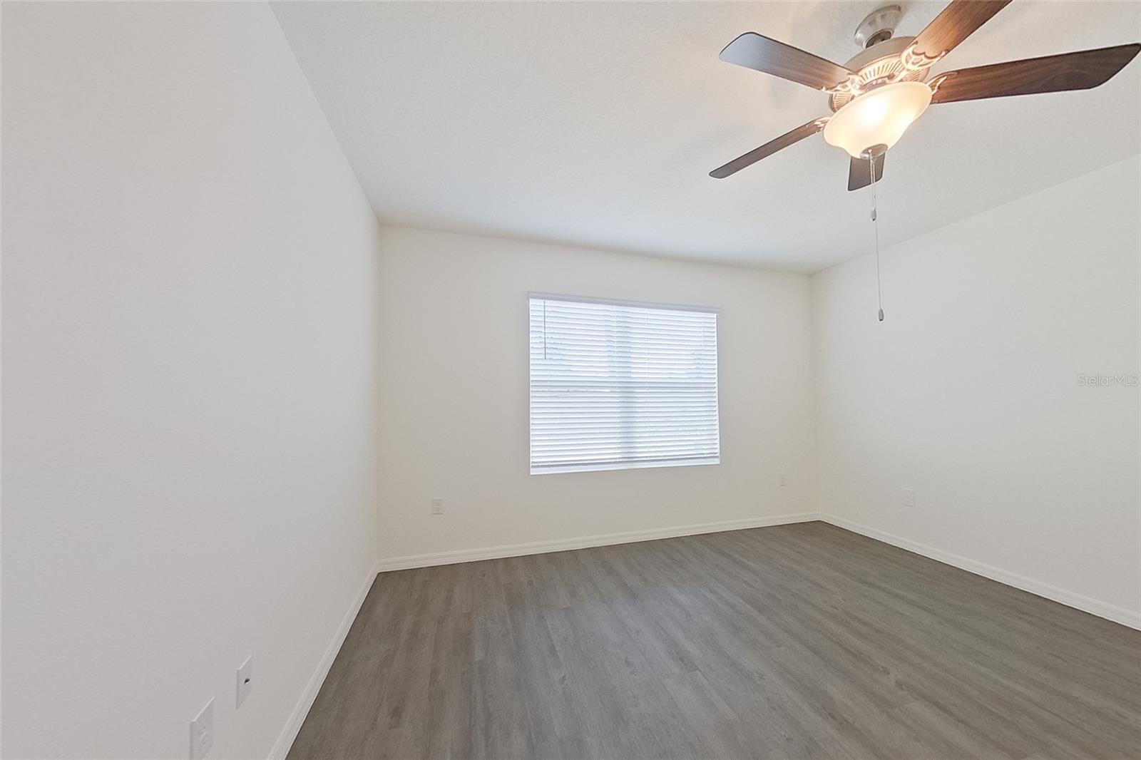 LAKE GRIFFIN RESERVE - Residential Lease