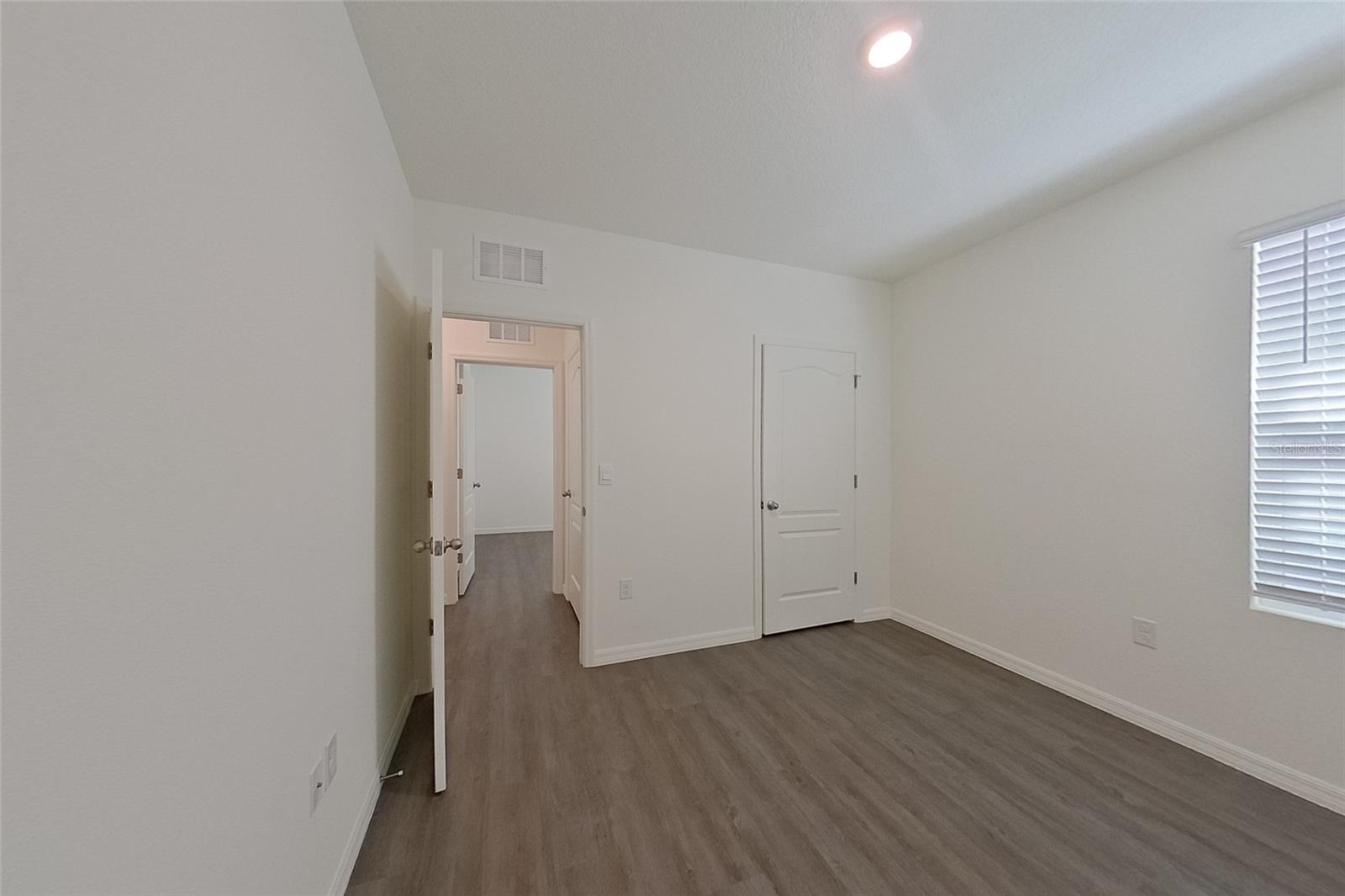 LAKE GRIFFIN RESERVE - Residential Lease