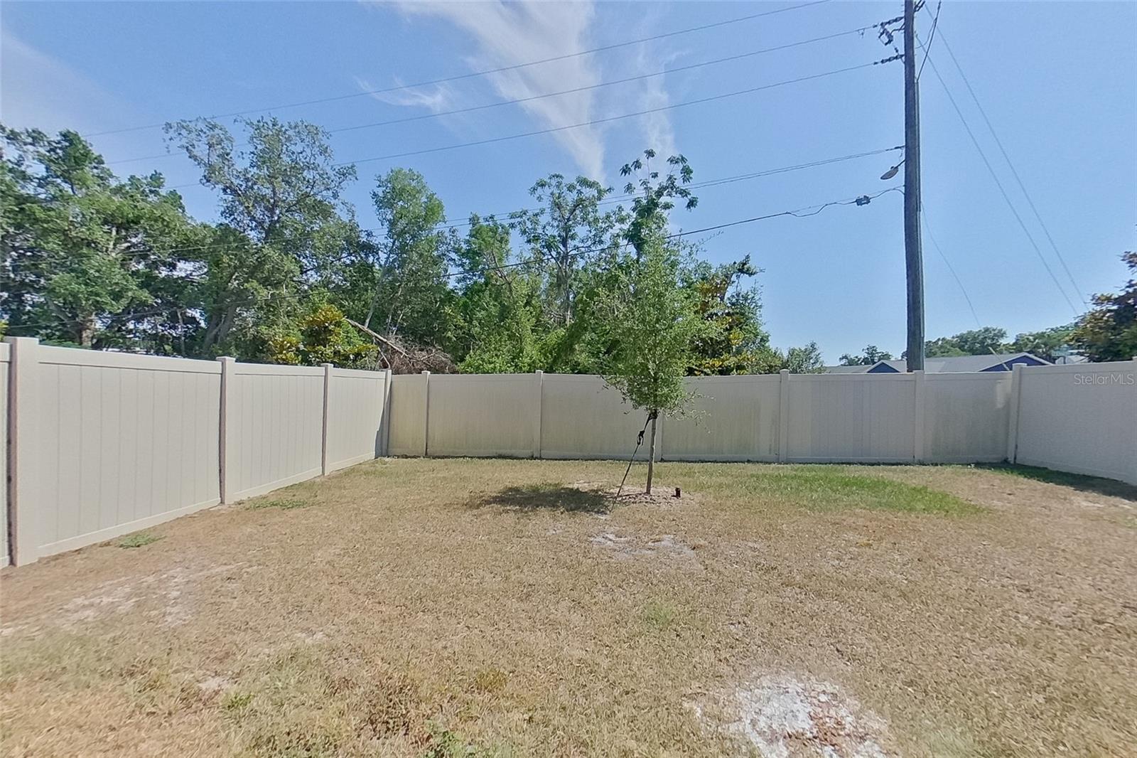 LAKE GRIFFIN RESERVE - Residential Lease