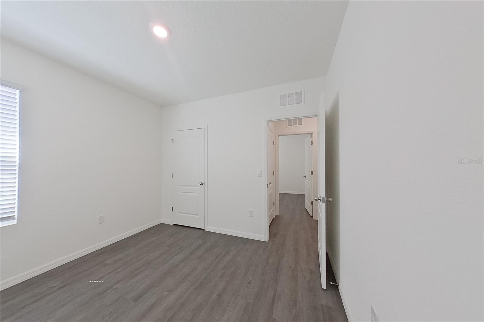 LAKE GRIFFIN RESERVE - Residential Lease