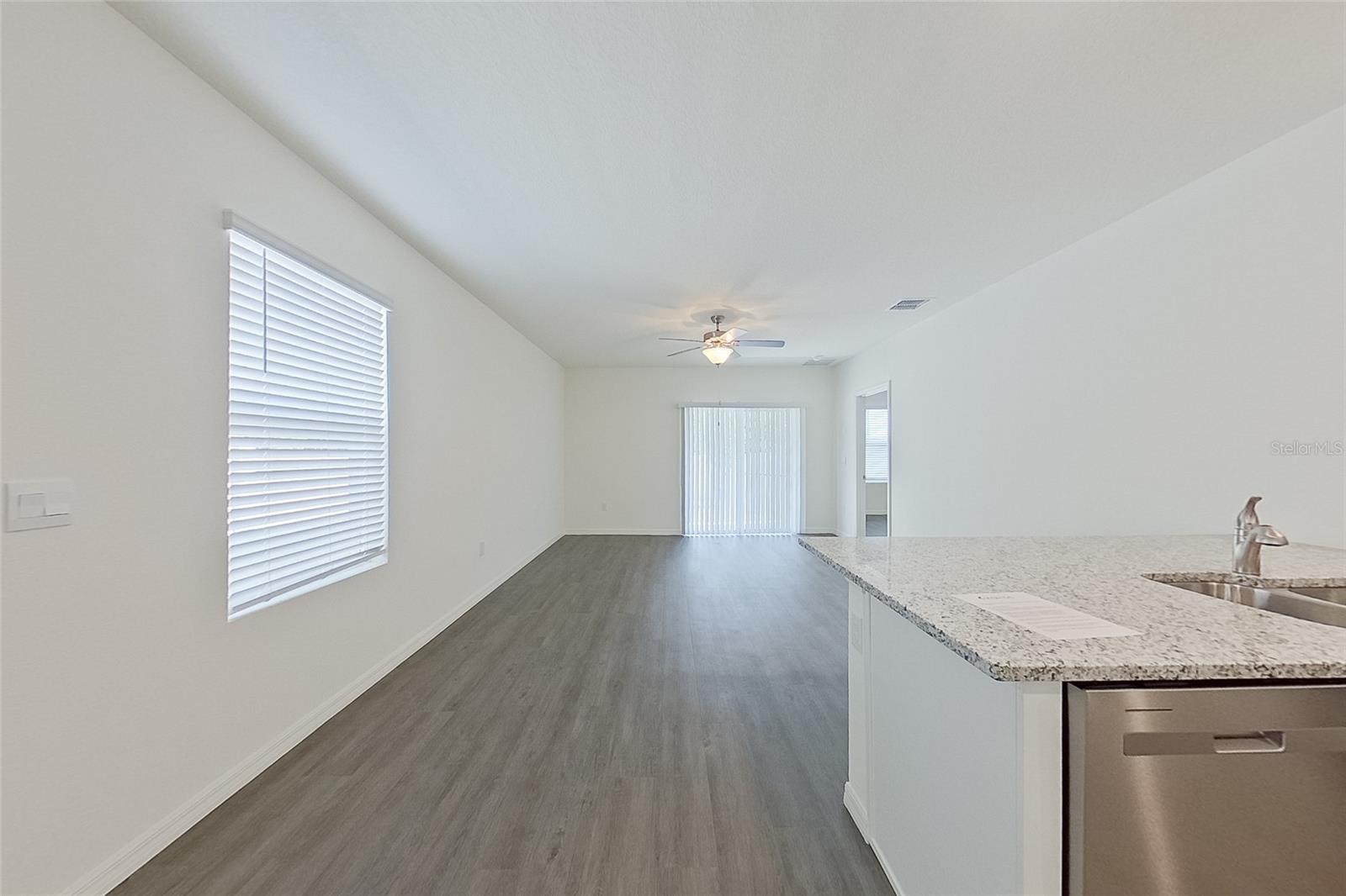 LAKE GRIFFIN RESERVE - Residential Lease