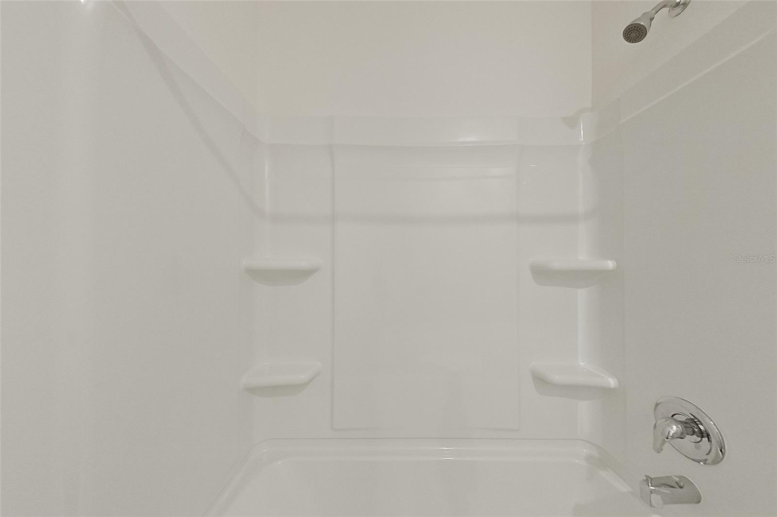 LAKE GRIFFIN RESERVE - Residential Lease