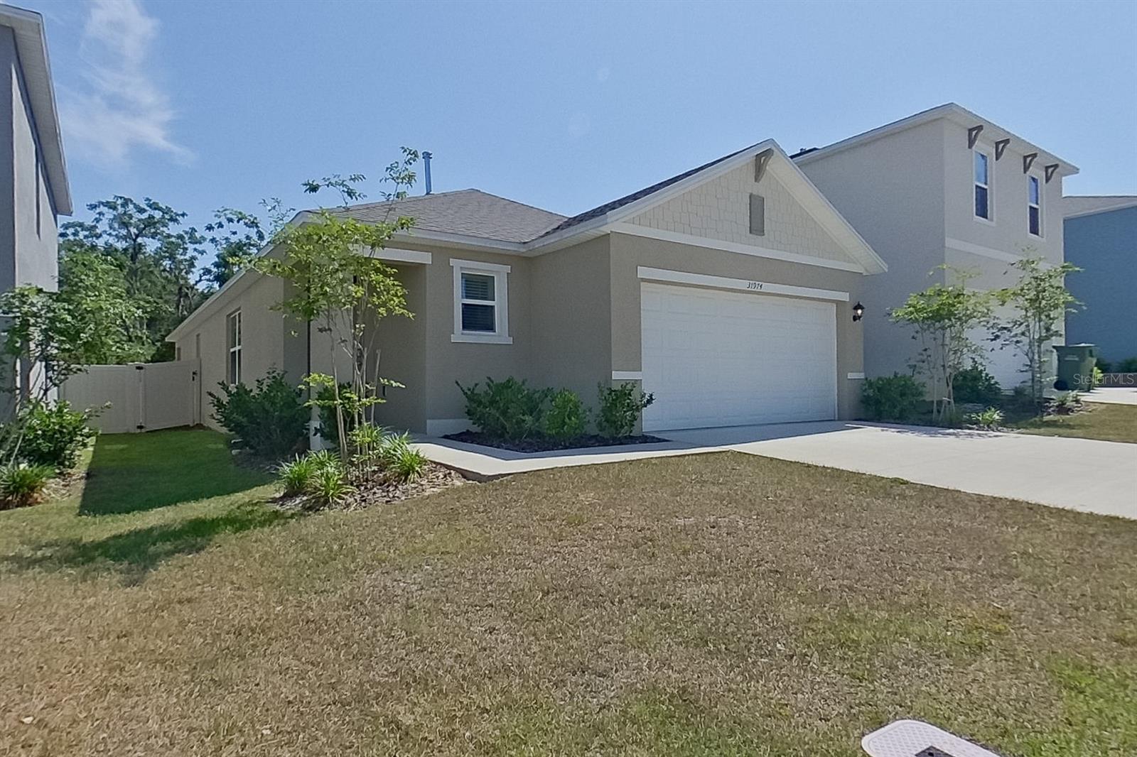 LAKE GRIFFIN RESERVE - Residential Lease