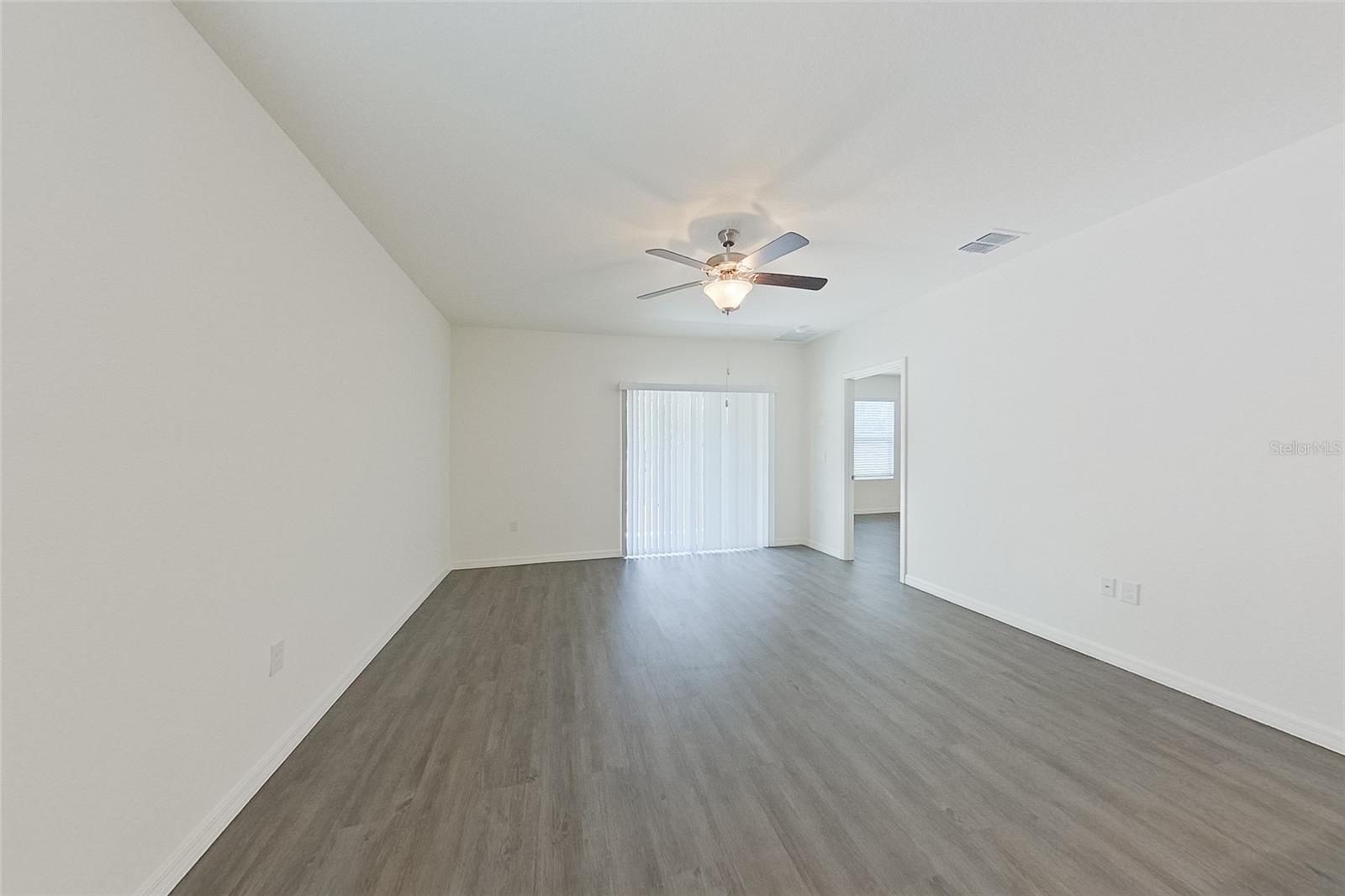 LAKE GRIFFIN RESERVE - Residential Lease