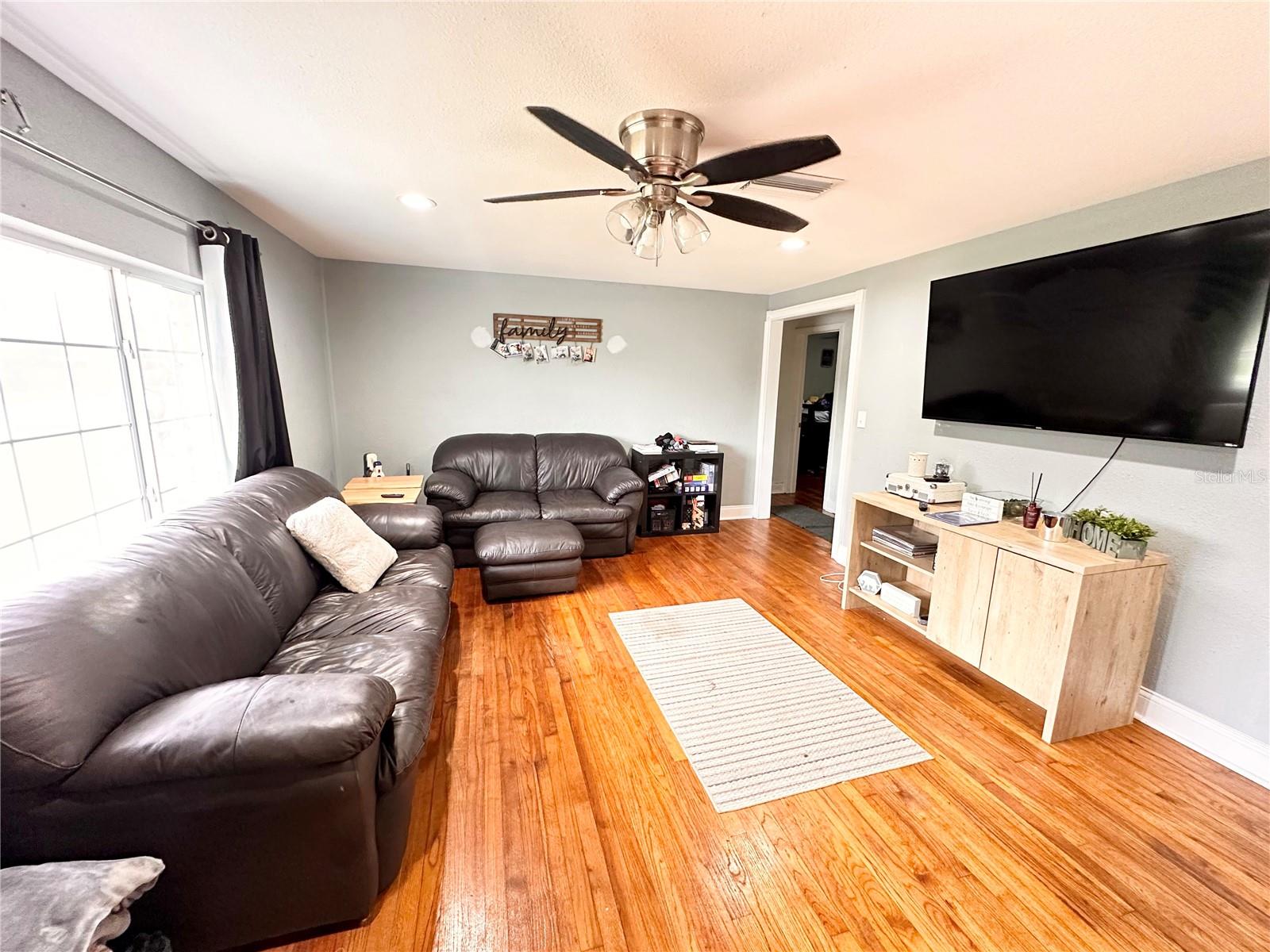 1233 BELLEAIR ROAD