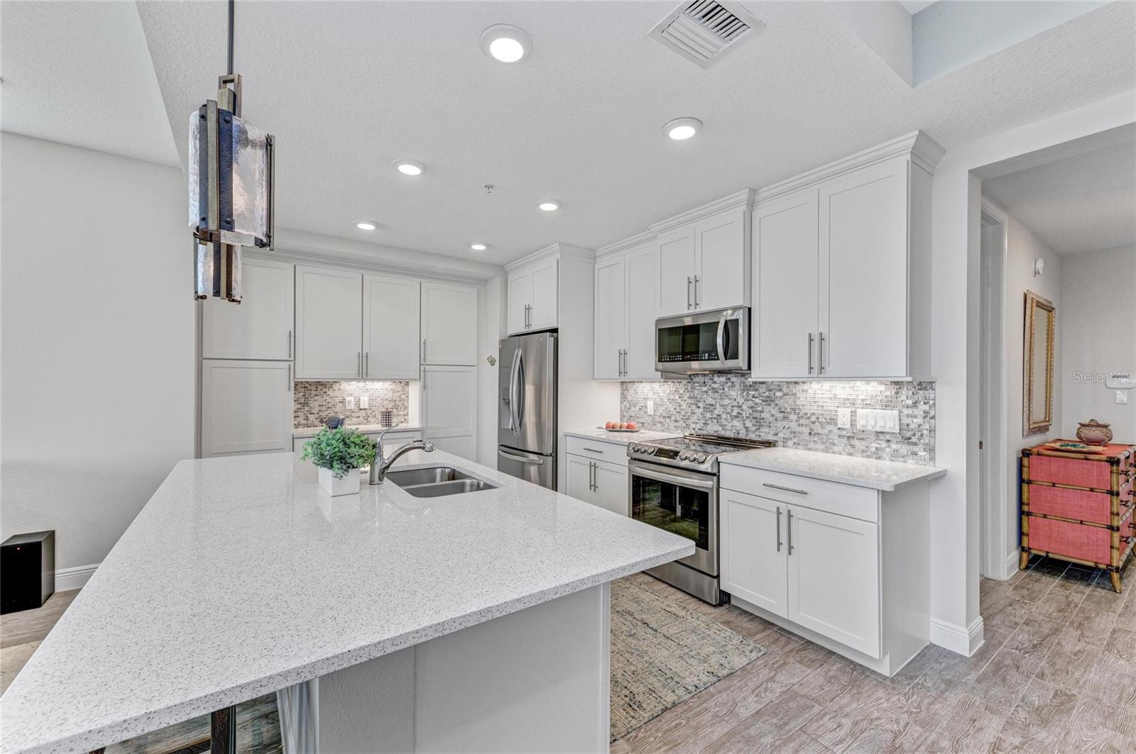 MARINA WALK ON HARBOUR ISLE PH 2-11 OR26 - Residential