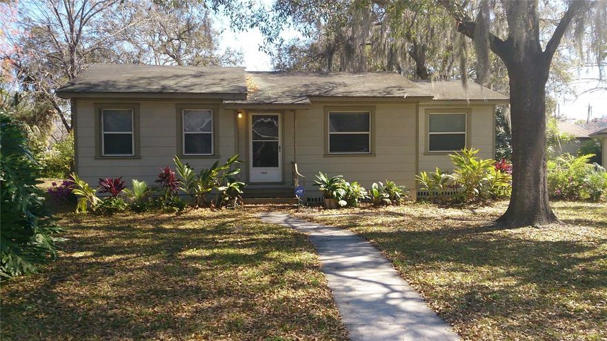 Convenient to USF, Busch Gardens and Adventure Island, MOSI, Rodgers Park Golf, University Mall and more shopping with groceries, retail and restaurants nearby.
