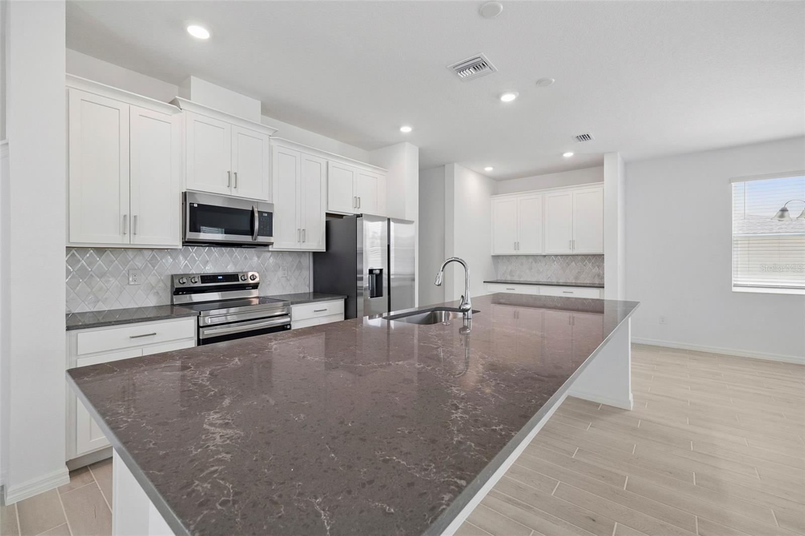 1198 HAPPY FOREST LOOP