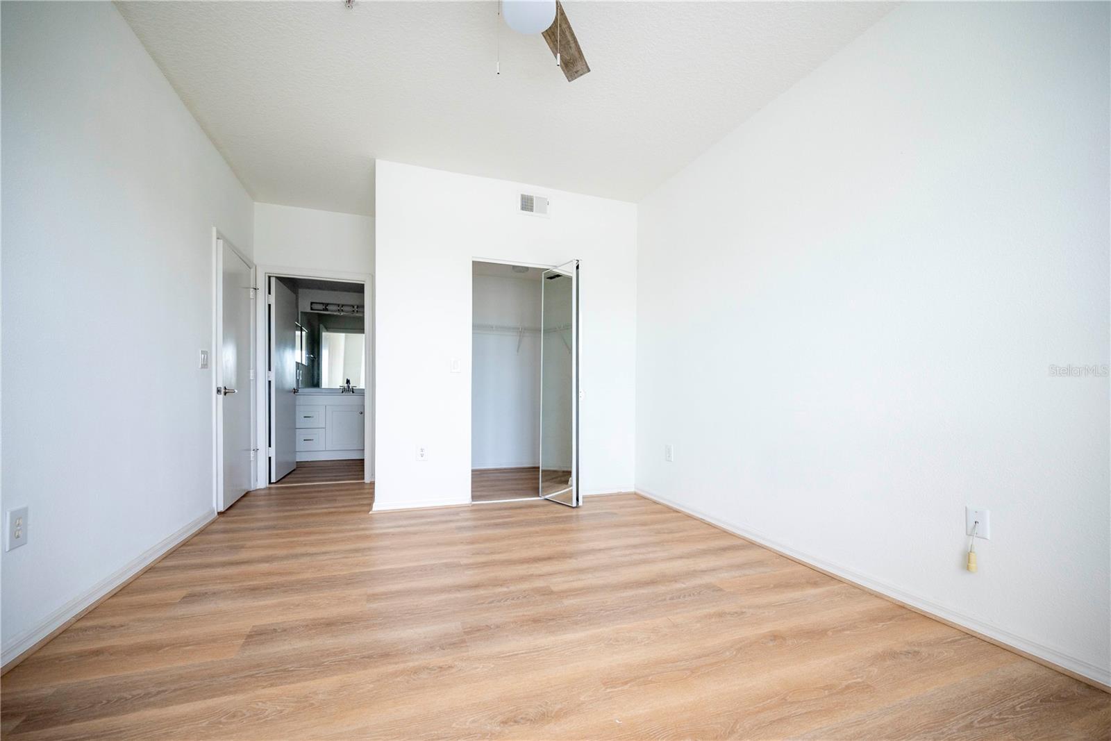 PALMS CLUB CONDO - Residential Lease