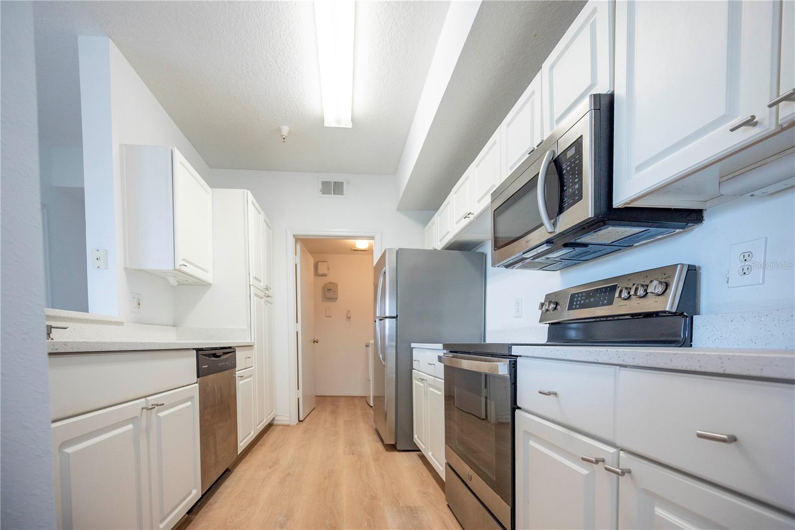 PALMS CLUB CONDO - Residential Lease