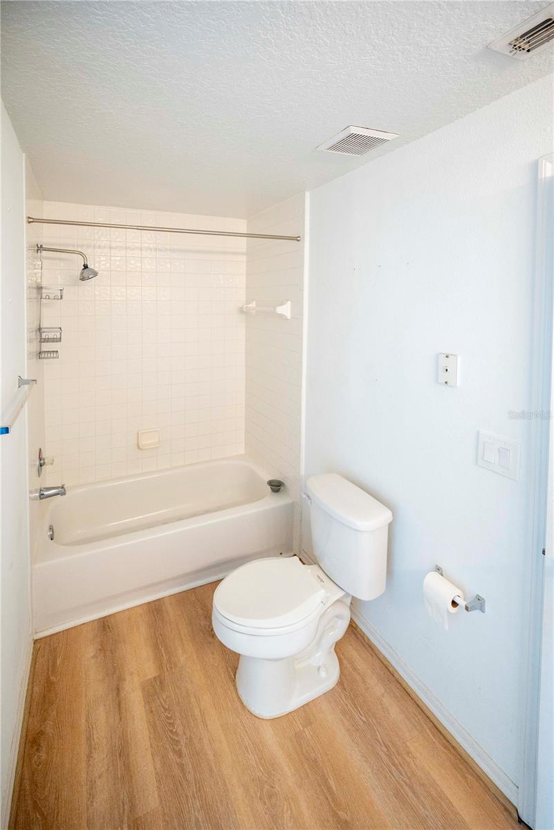 PALMS CLUB CONDO - Residential Lease