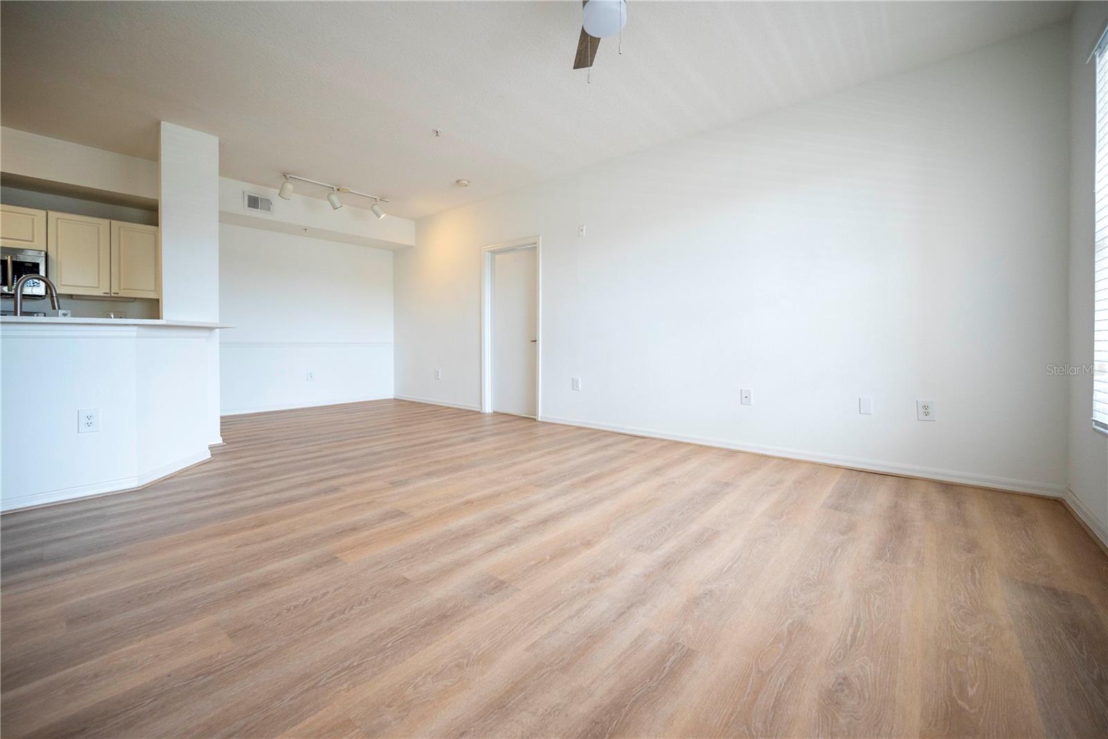 PALMS CLUB CONDO - Residential Lease