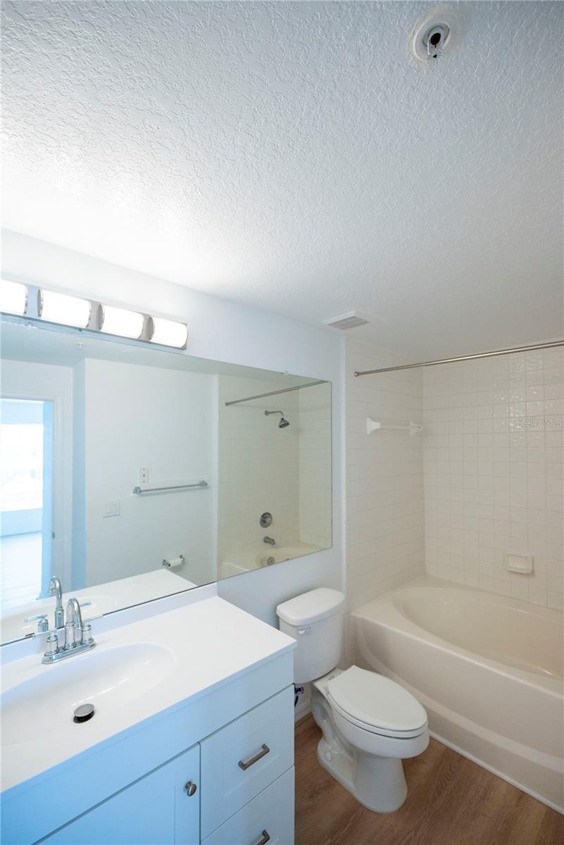 PALMS CLUB CONDO - Residential Lease