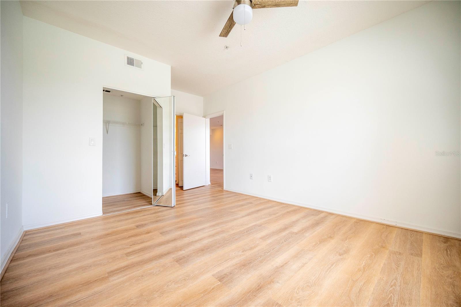 PALMS CLUB CONDO - Residential Lease