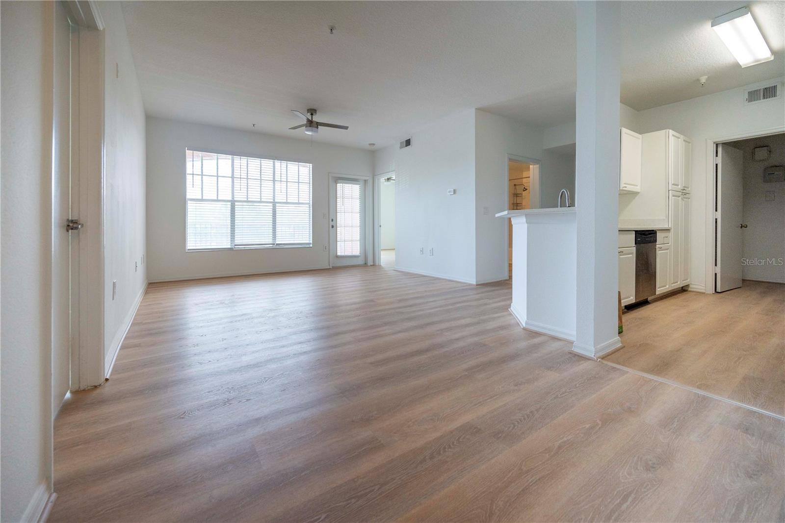 PALMS CLUB CONDO - Residential Lease