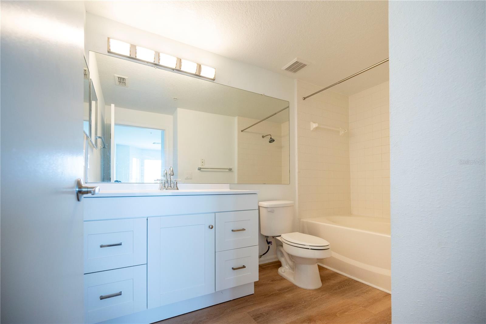 PALMS CLUB CONDO - Residential Lease